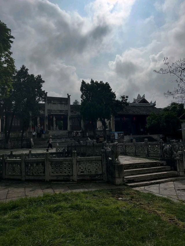 Anshun City Walks Are Chill with a Side of Surprise