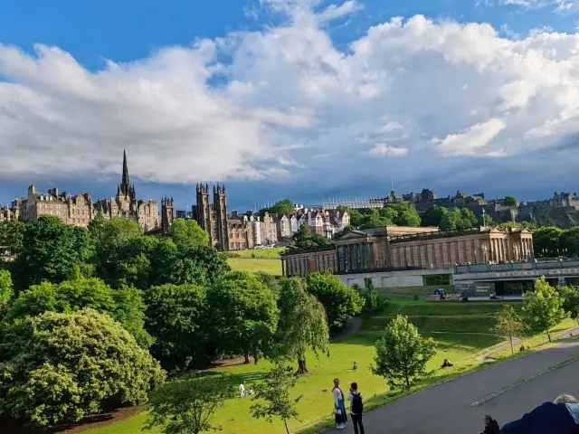 Edinburgh’s Picture-Perfect Walk