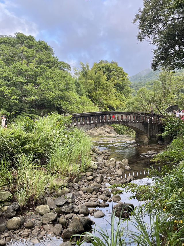 💦 Shifen Waterfall Is Taiwan’s Most Dreamy Cascading Surprise
