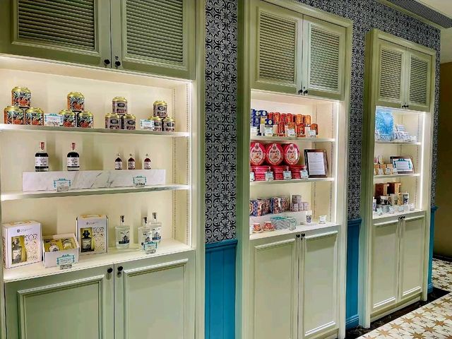 "Lisboa Bistro: A Flavorful Journey Through Portuguese-Macanese Delights!"