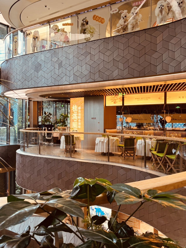 A Culinary Hotspot with Global Flavors and Charming Ambiance