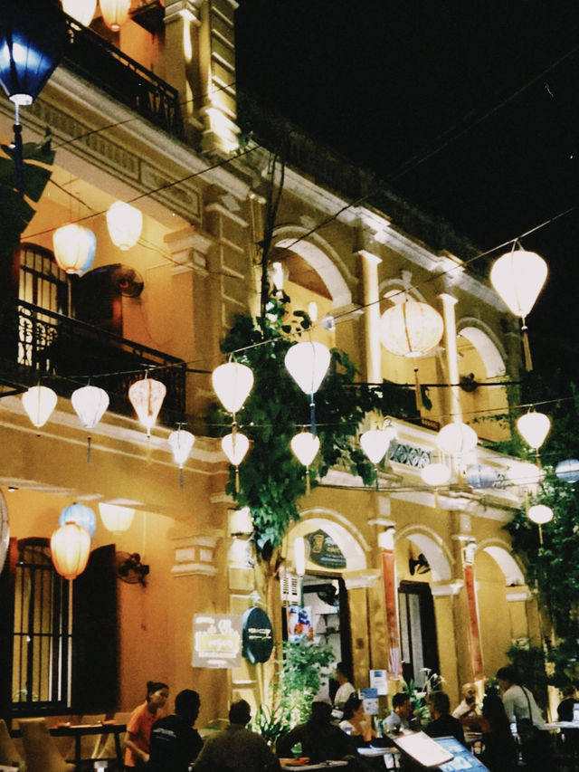 🌸 Hoi An – Timeless Charm by Day & Magical Glow by Night 🏮  🌸 Hoi An – Timeless Charm by Day & Magical Glow by Night 🏮