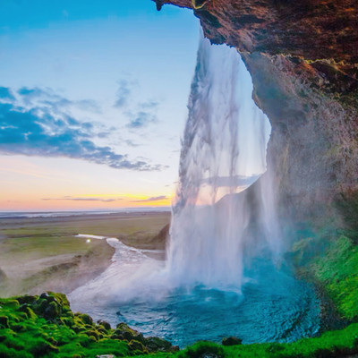 心象スケッチ たろし滝 滝から落ちる水音があまりにも激しく、轟音が周囲の森に