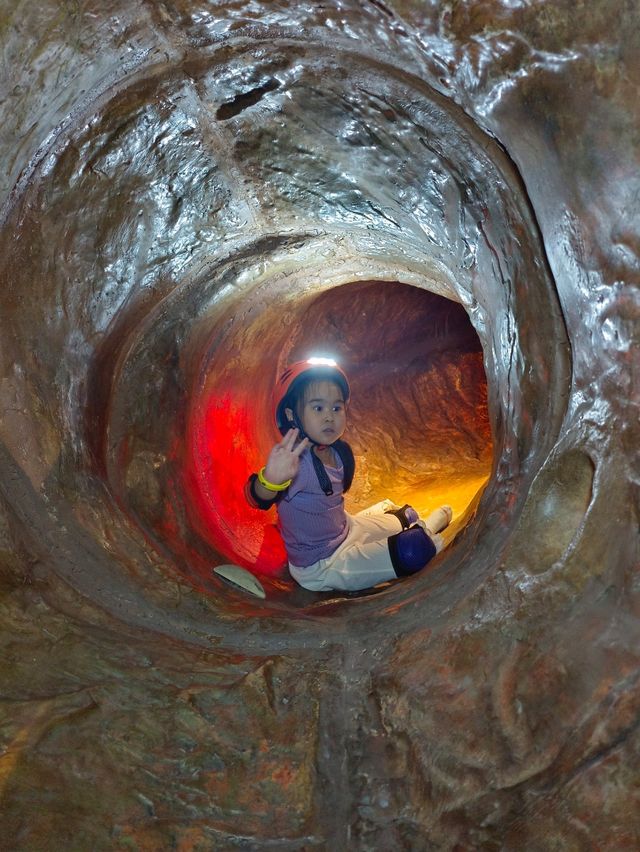 位於龍崗萬達廣場的探洞星世界