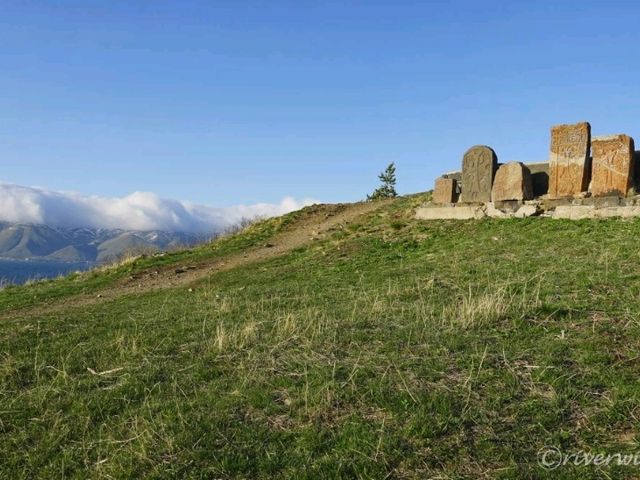 【アルメニア】セヴァン湖畔に立つ修道院「セヴァナヴァンク」