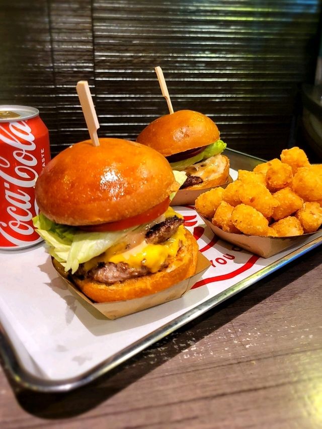 朝聖曾入選全球最佳50漢堡包店🍔🥰🌎 朝聖曾入選全球最佳50漢堡包店🍔🥰🌎