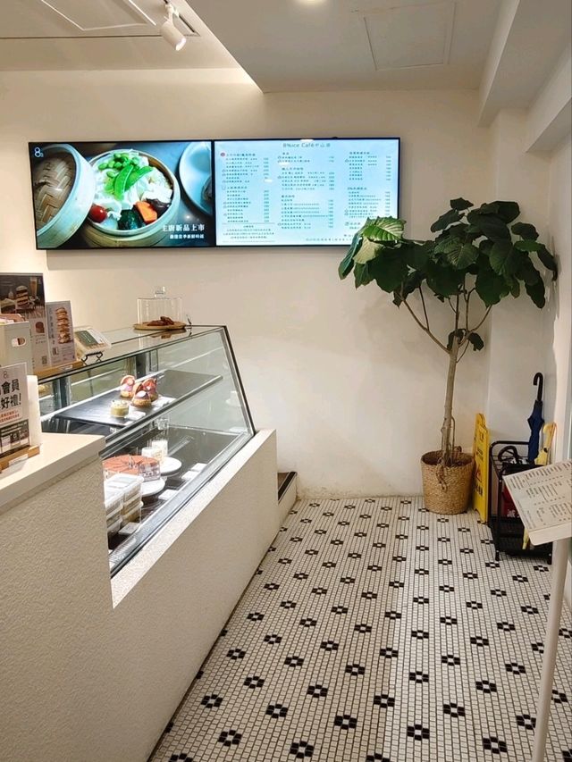 8%ice CAFÉ 中山店 |  邊聽現場演奏邊享受無添加物美食😋 8%ice CAFÉ 中山店 |  邊聽現場演奏邊享受無添加物美食😋