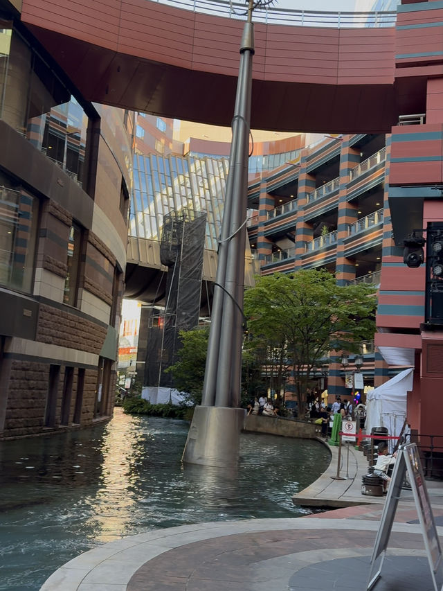 【福岡・博多運河城】城市劇場的奇幻漫步:流水、光影與鋼彈的交響樂 【福岡・博多運河城】城市劇場的奇幻漫步:流水、光影與鋼彈的交響樂