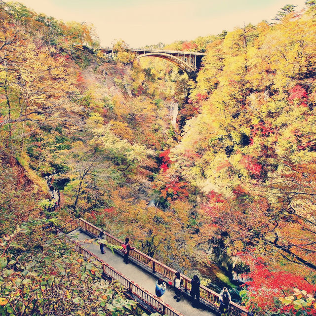 A Palette of Fire and Stone: My Solo Hike Through Naruko Gorge, Miyagi