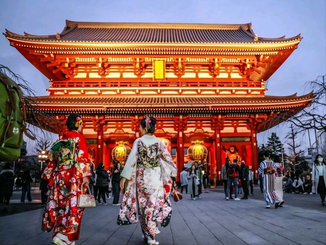 “วัดอาซากุสะ 🏯 สัญลักษณ์แห่งศรัทธาและความงดงาม " “วัดอาซากุสะ 🏯 สัญลักษณ์แห่งศรัทธาและความงดงาม "