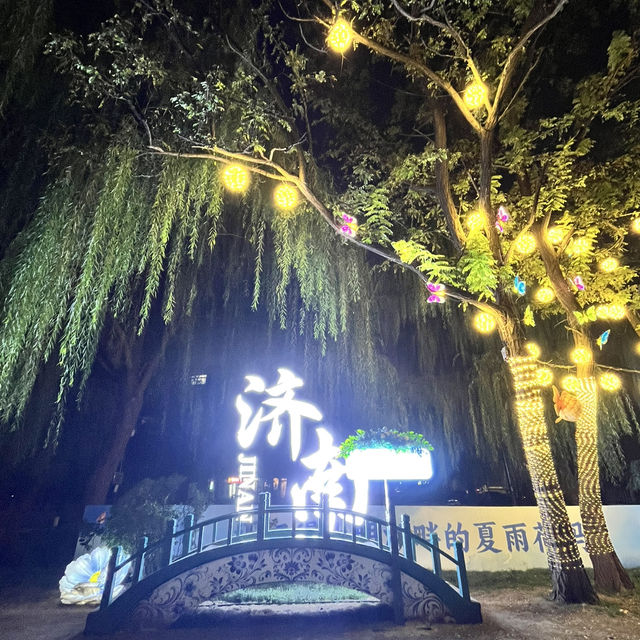 **🌙 Daming Lake Night Walk — The Most Romantic Way to End a Jinan Day 💕**