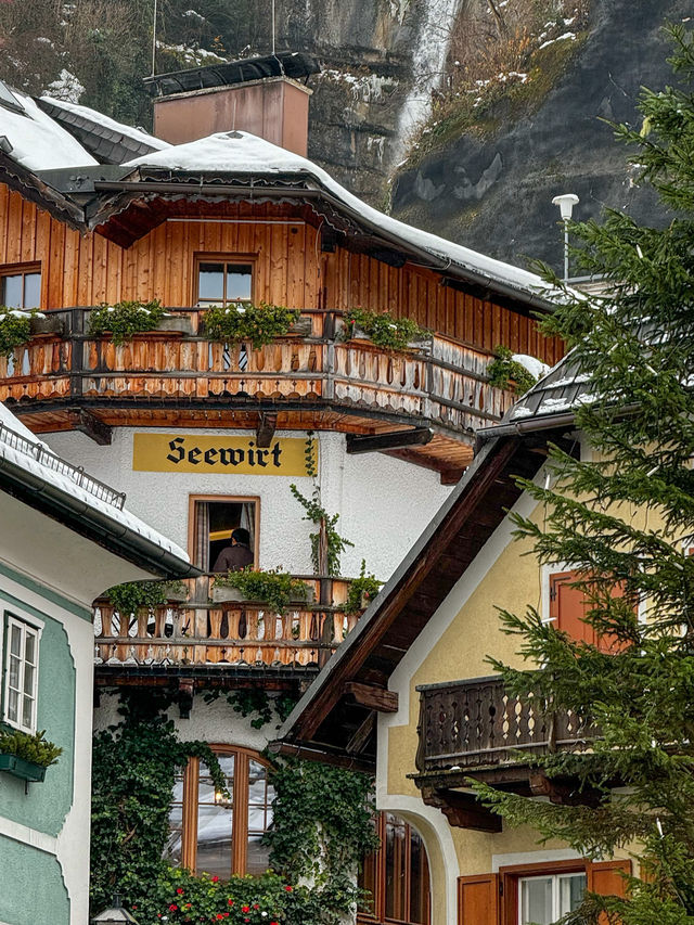 Snowy Strolls in a Fairytale Village – Hallstatt in Late Autumn