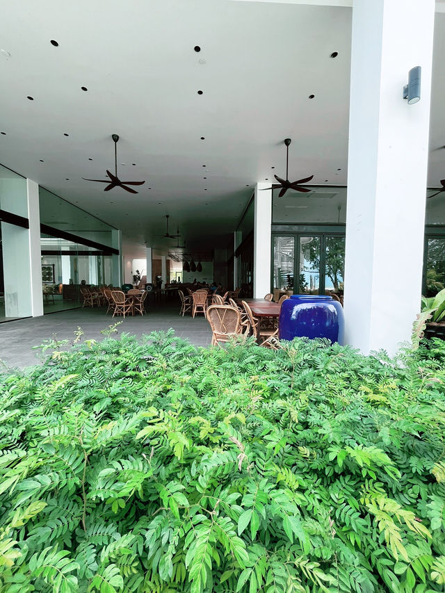  Roxy Sematan – Family-Friendly Beach Escape