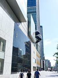 จุดถ่ายรูป “หมีแพนด้าเกาะตึก IFS” ที่เฉิงตู