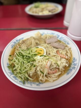 ร้านอู่หลง ร้านอาหารชื่อดังที่ขึ้นชื่อเรื่องบะหมี่เย็น