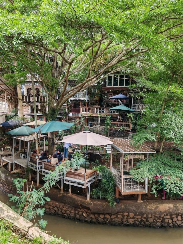 Tree house cafe Jarkata 