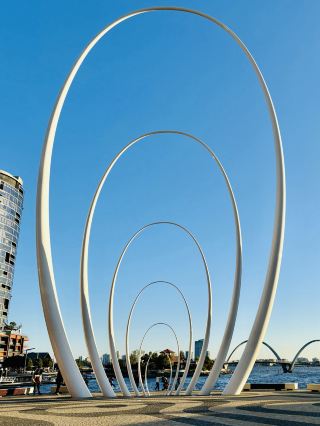 Perth City Walk | London Court, Elizabeth Quay & a Ferry Ride