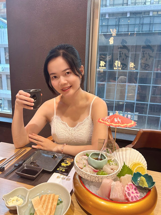 辣辣壽司邊個食? 上腐去呢間居酒屋🏮先知原來超級獎門人的幕後日式料理師傅是錦師傅!當日錦師傅剛都在餐廳呢!愛上呢間有人情味又食物真的好用心!

日式裝修設計座位寬敞舒適

刺身盤精緻
油甘魚腩刺身
深池薄造
帆立貝刺身 

左口魚邊海苔火炙壽司
紫菜包著油香的左口魚,層次豐富惹味十足

另都點了鵝肝米通
鱈魚干
軟殼蟹 手卷
雞腿肉串燒 
冬菇串燒 
蒸蛋 
吉列蠔吉列蝦
冷稻庭烏冬

豐富滿足!每一道夠用心