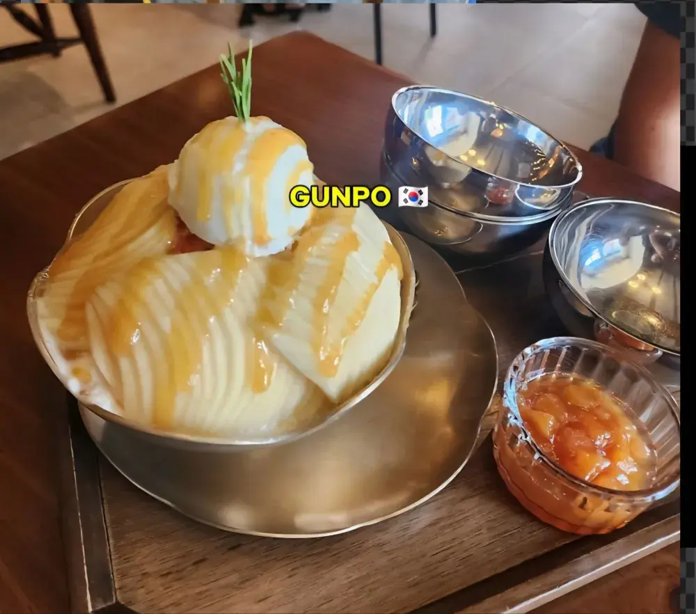 제철 복숭아가 듬뿍! 달콤 시원한 군포 빙수 맛집 🍑