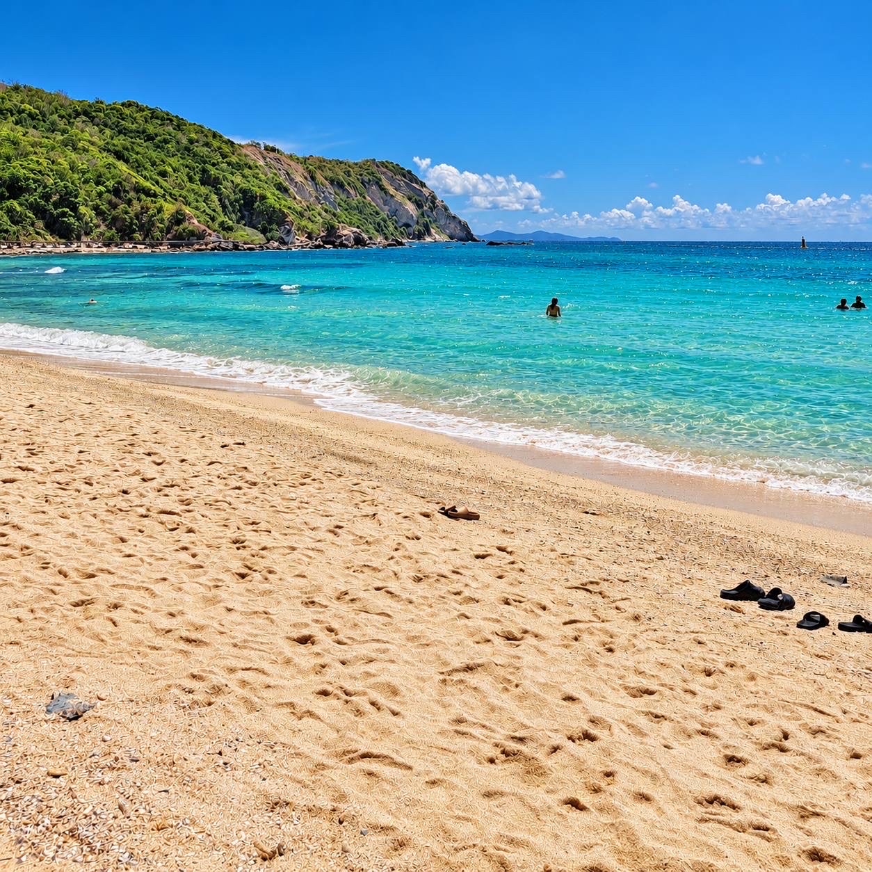 THE BEST BEACH IN PATTAYA? THIS IS WHERE TO FIND TURQUOISE WATERS!