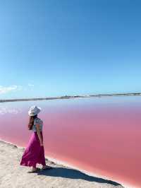 【神秘的な絶景】本当にピンク色に輝く美しすぎる湖