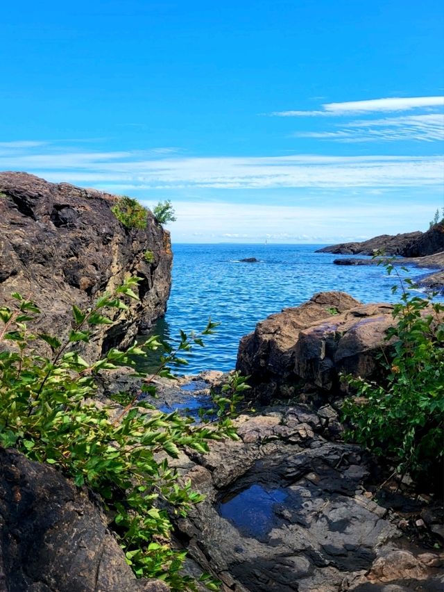 Exploring the Black Rocks and crystal clear water of Lake Superior