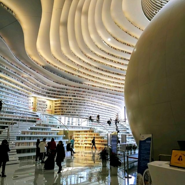 📚 書海漫遊：天津濱海圖書館👁️‍🗨️的建築之美