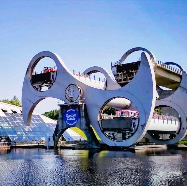 Falkirk Wheel：🎡  蘇格蘭的工程奇蹟，旋轉升降的運河之旅！