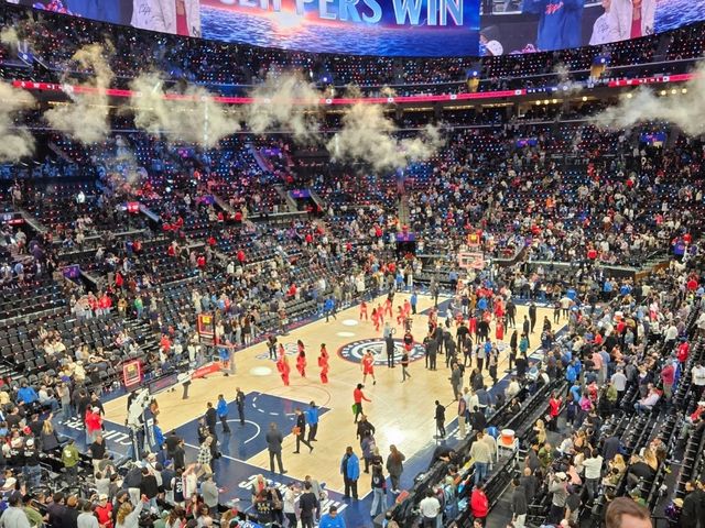 What's it like being at a Los Angeles Clippers NBA game?