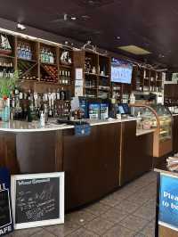 Halifax Downtown에 있는 랜드마크 seafood restaurant~Bluenose!!
