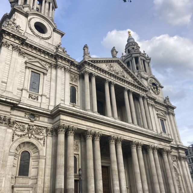 Walking from Bank Station to China Town