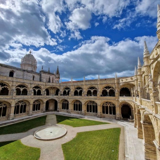 🏰✨ Discover the Majestic Jerónimos Monastery in Lisbon! ✨🏰


