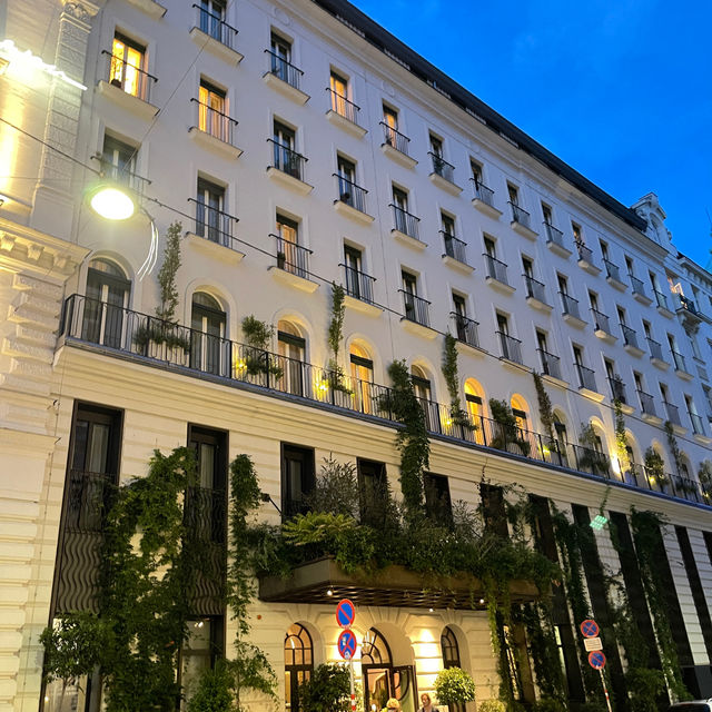 Hotel Motto “Vienna+Paris: A Love Story”💘