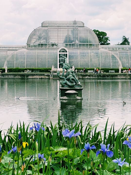 Kew Gardens: A Living, Breathing Wonderland 🌿🌸