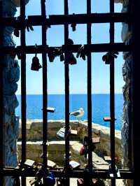 It is with the panoramic view of the sea 
