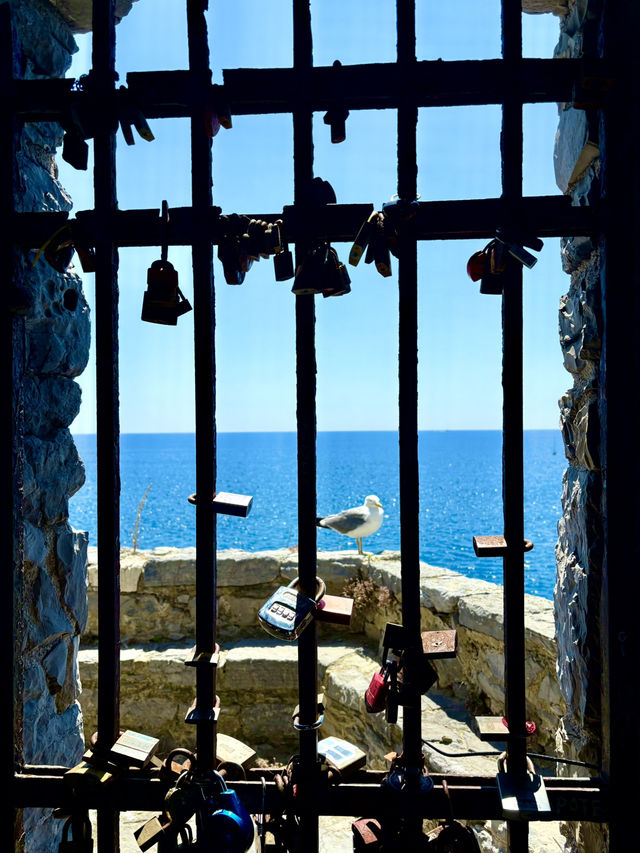 It is with the panoramic view of the sea 