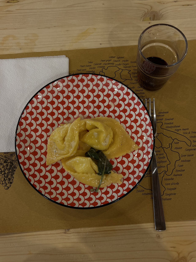 🍝🍷 Pasta + Unlimited Wine in Florence = Perfect Day! 🇮🇹 