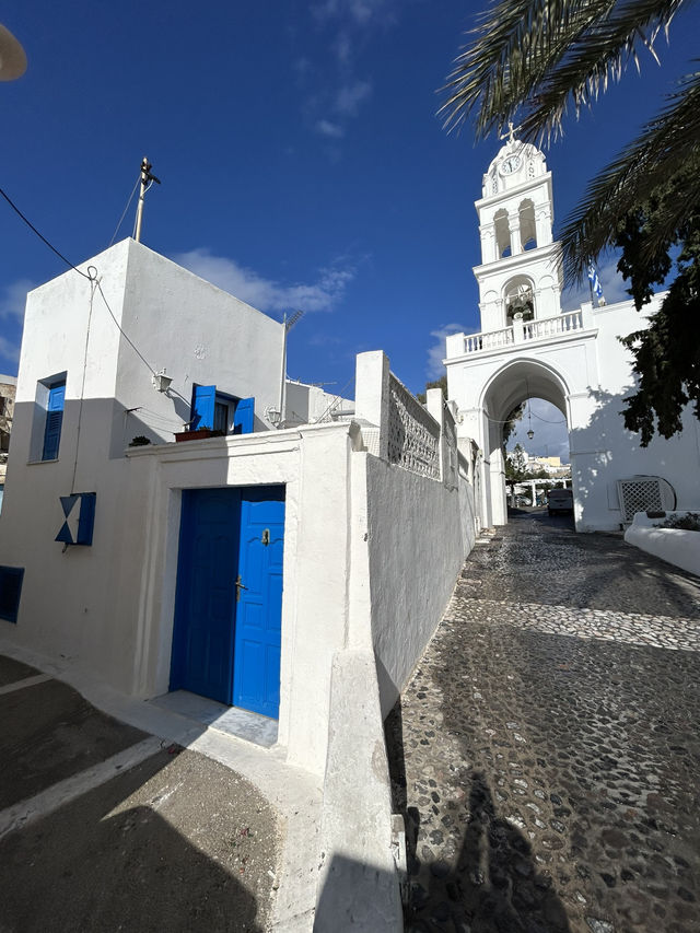 Santorini Highlights Minibus Tour + Oia’s Epic Sunset 🌅✨ Santorini Highlights Minibus Tour + Oia’s Epic Sunset 🌅✨