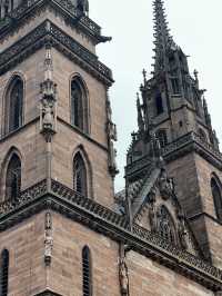 THE TIMELESS FAÇADE OF BASLER MÜNSTER 🇨🇭