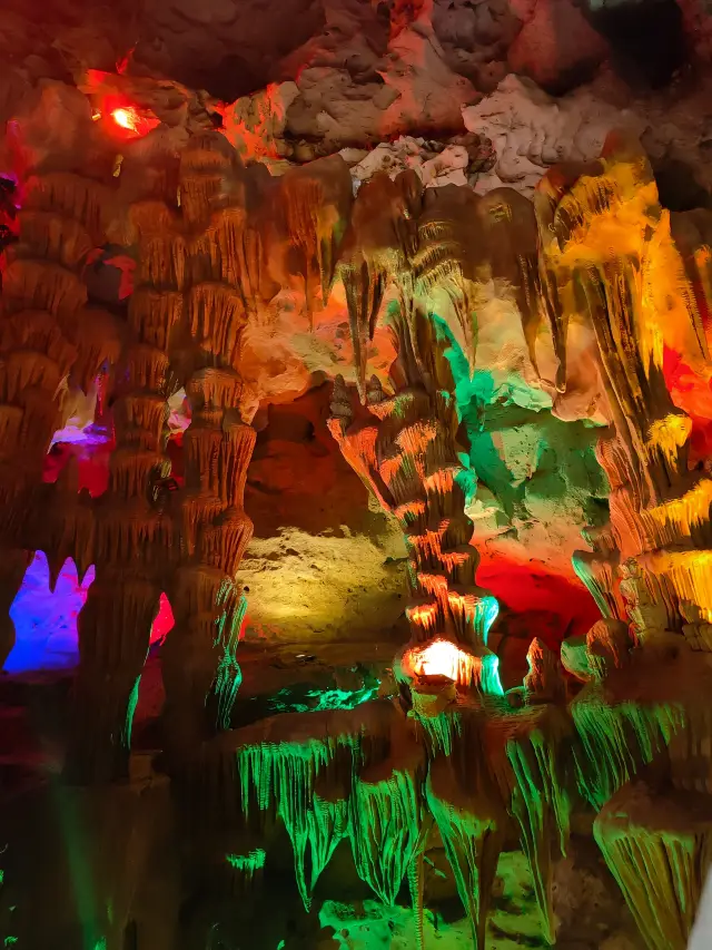 Mysterious and magnificent cave - Sichuan Xuanhan Bashan Grand Canyon (Elephant Cave)