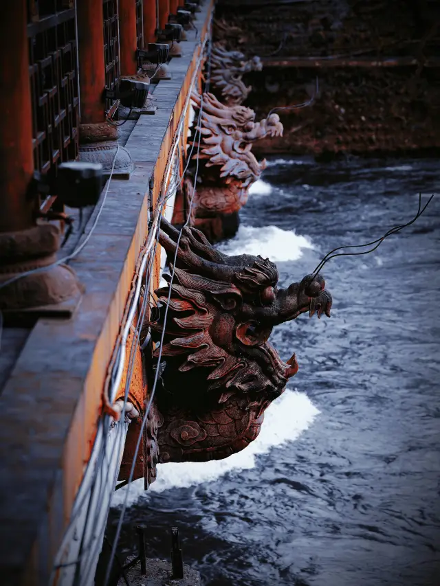 มาดูทิวทัศน์ยามค่ำของสะพานใต้ที่ Dujiangyan สิ