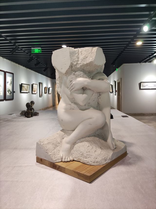 在英杰硬石藝術博物館裡欣賞大美天成的石畫藝術——