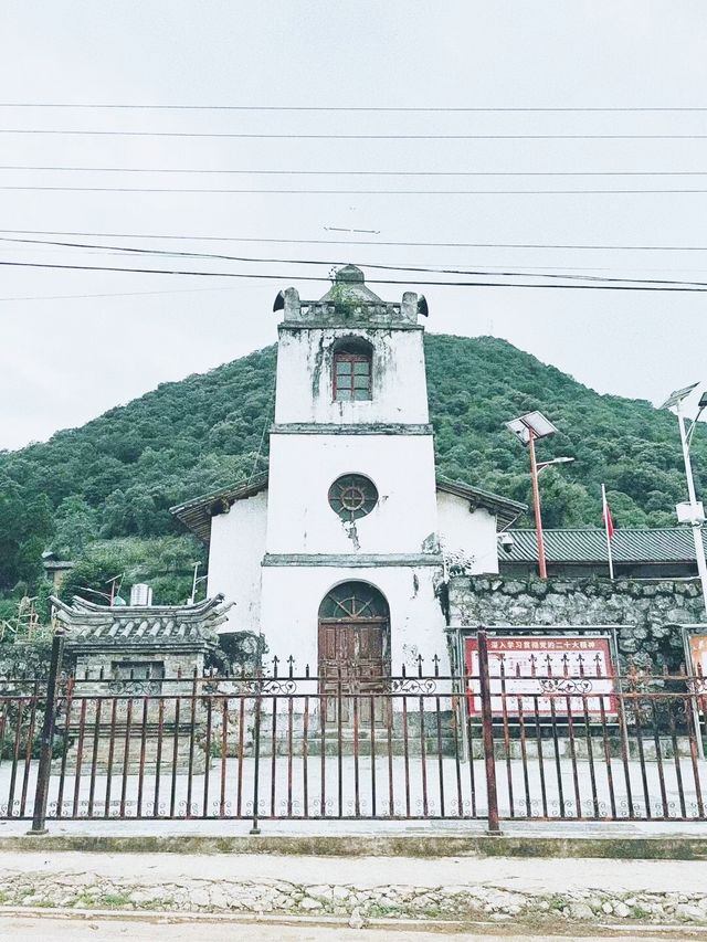 雲南文山 - 藏在大山裡的百年天主教堂