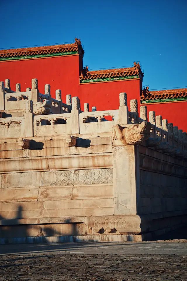 Amazing! The Pursuit of Light in the Forbidden City A journey through the most splendid sunshine of winter