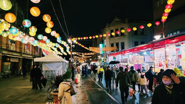 The Year of the Chinese Dragon at Taipei Ningxia Night Market