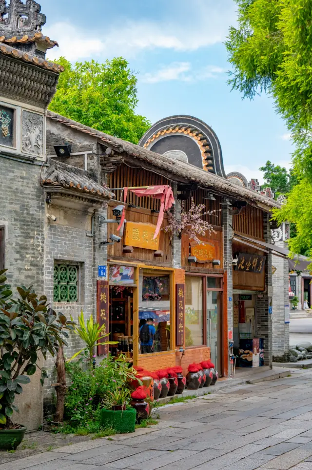 I recommend the free ancient town of Guangzhou over places with wind