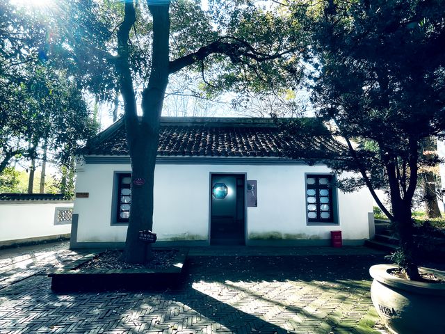 陋室，位於安徽省馬鞍山市和縣曆陽鎮陋室東街，是唐朝長慶四年（公元824年）詩人劉禹錫任和州刺史時所建