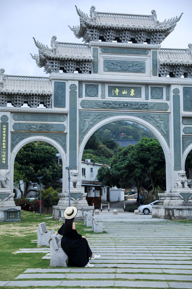 不輸弘法寺藏在深圳大鵬的一座海邊寺廟