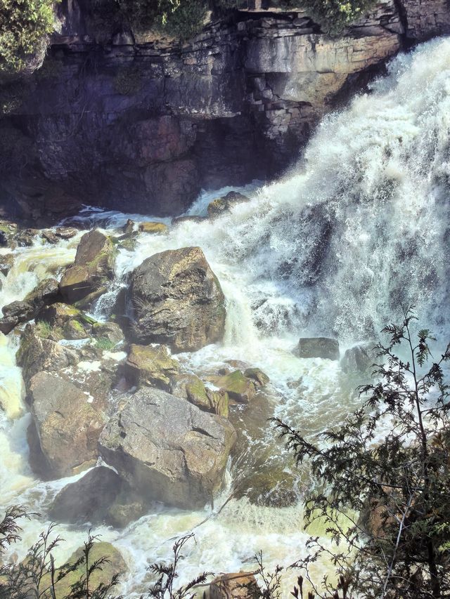 英格利斯瀑布：安省休倫湖畔最著名和訪問量最大的瀑布