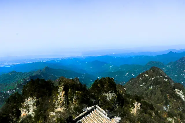 Asking about Mount Wudang, I perceive the essence of heaven and earth
